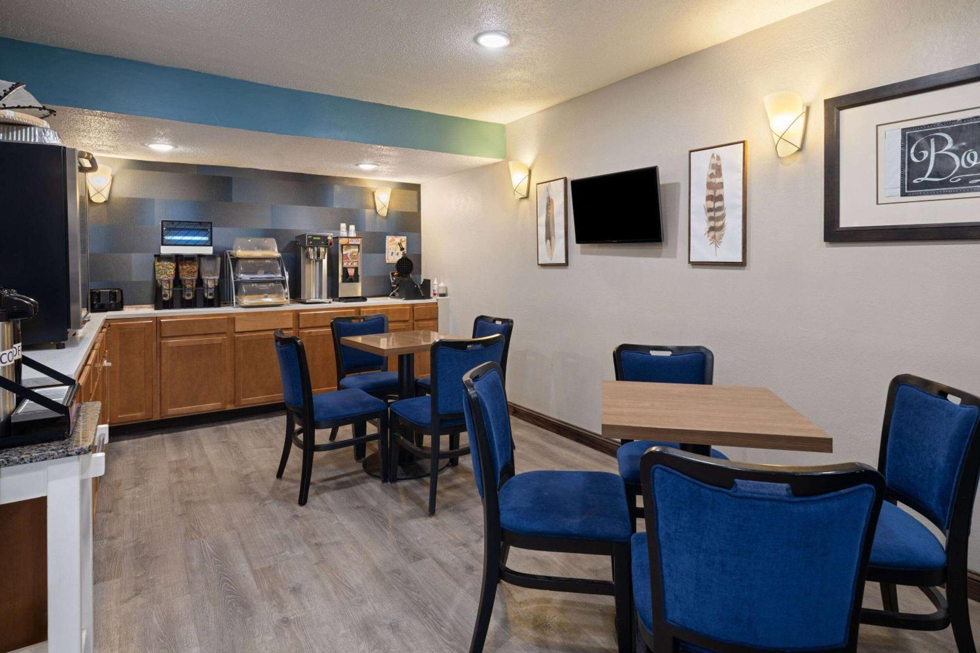 Days Inn & Suites By Wyndham Kokomo Buitenkant foto