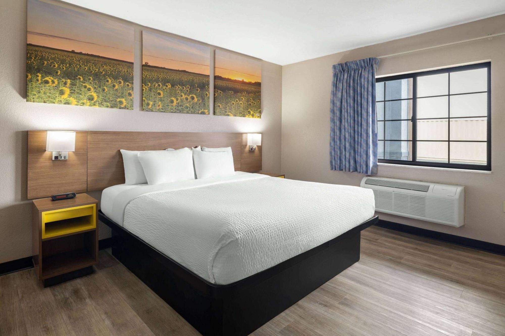 Days Inn & Suites By Wyndham Kokomo Buitenkant foto