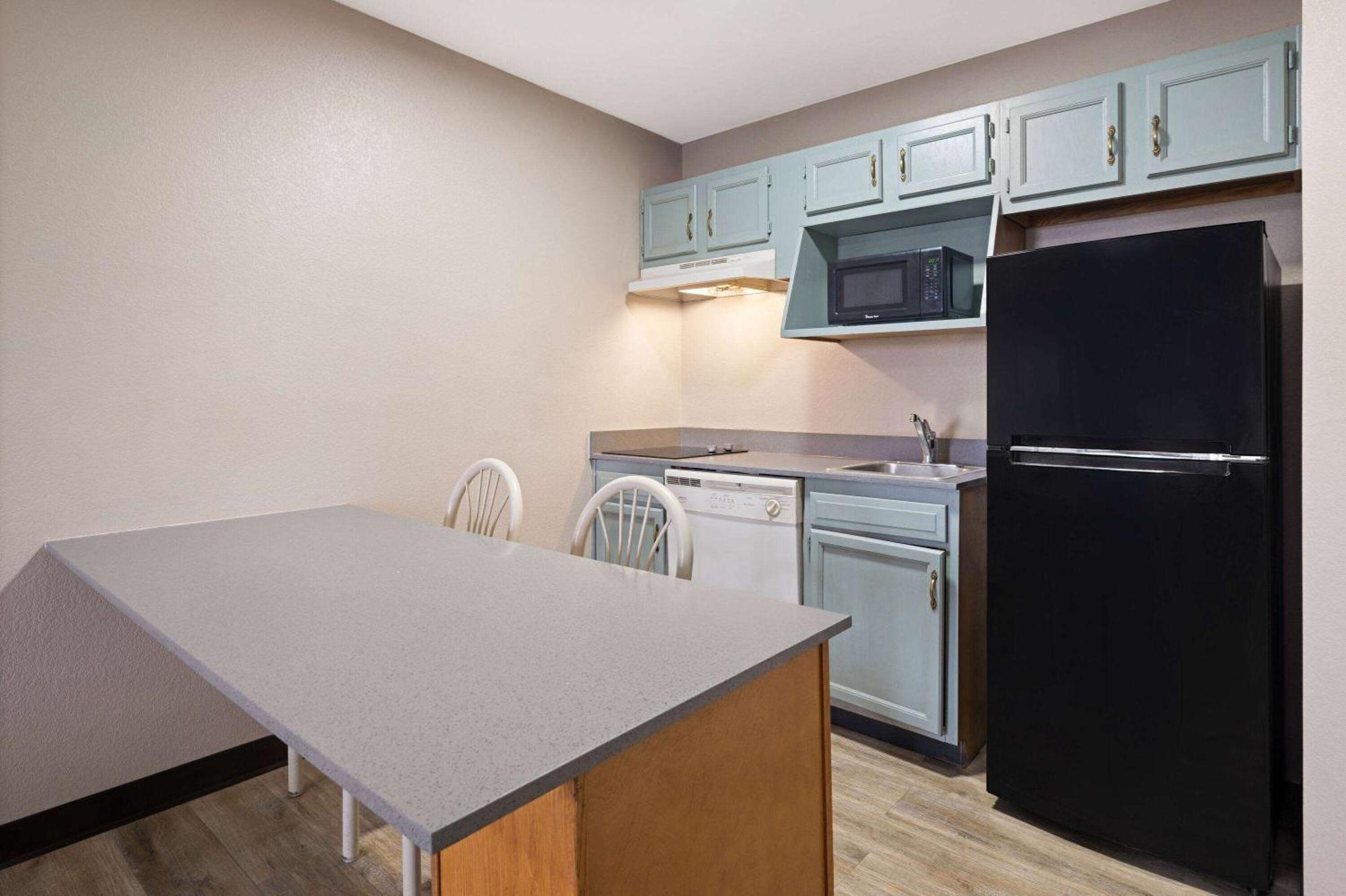 Days Inn & Suites By Wyndham Kokomo Buitenkant foto