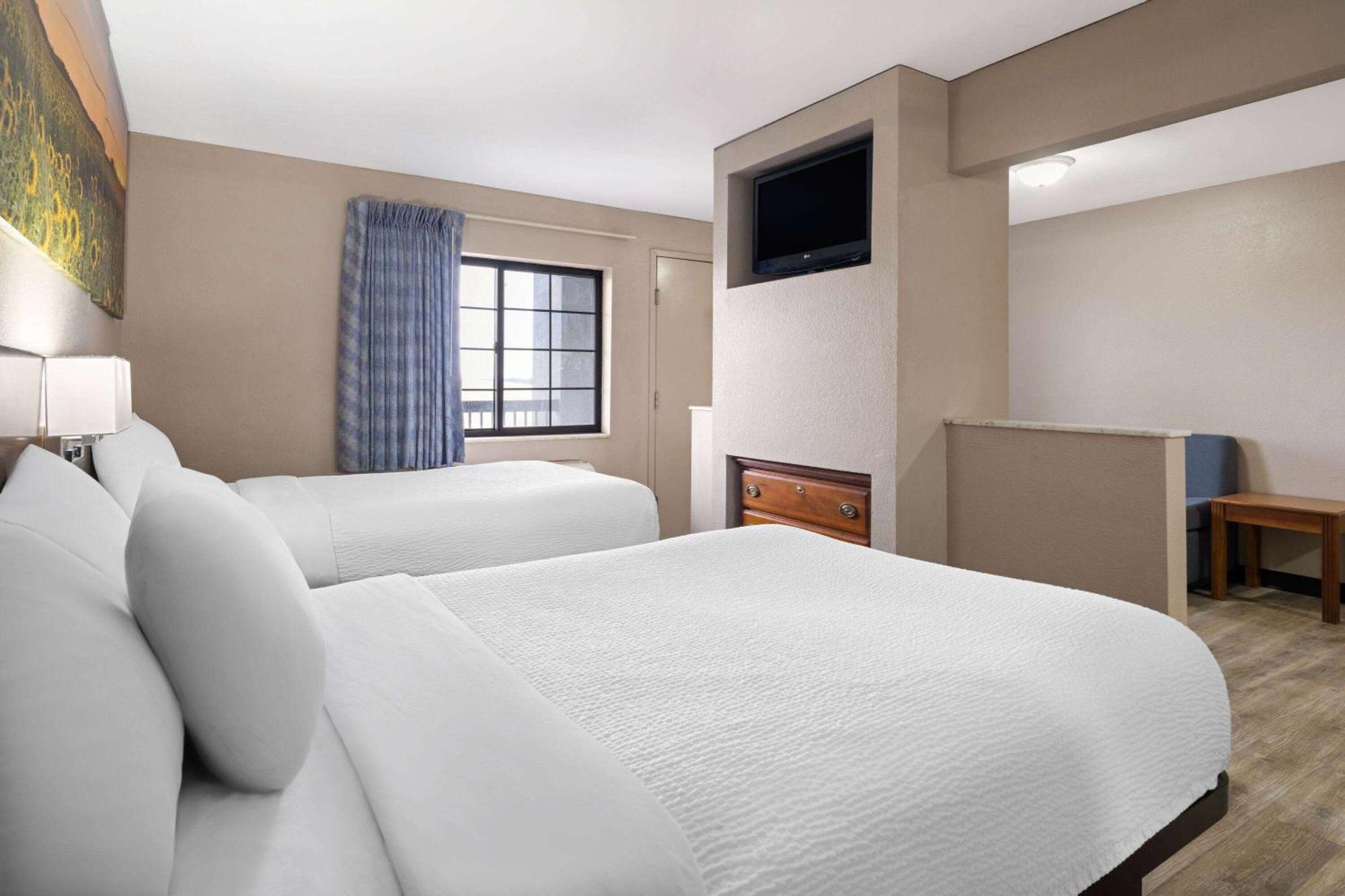 Days Inn & Suites By Wyndham Kokomo Buitenkant foto