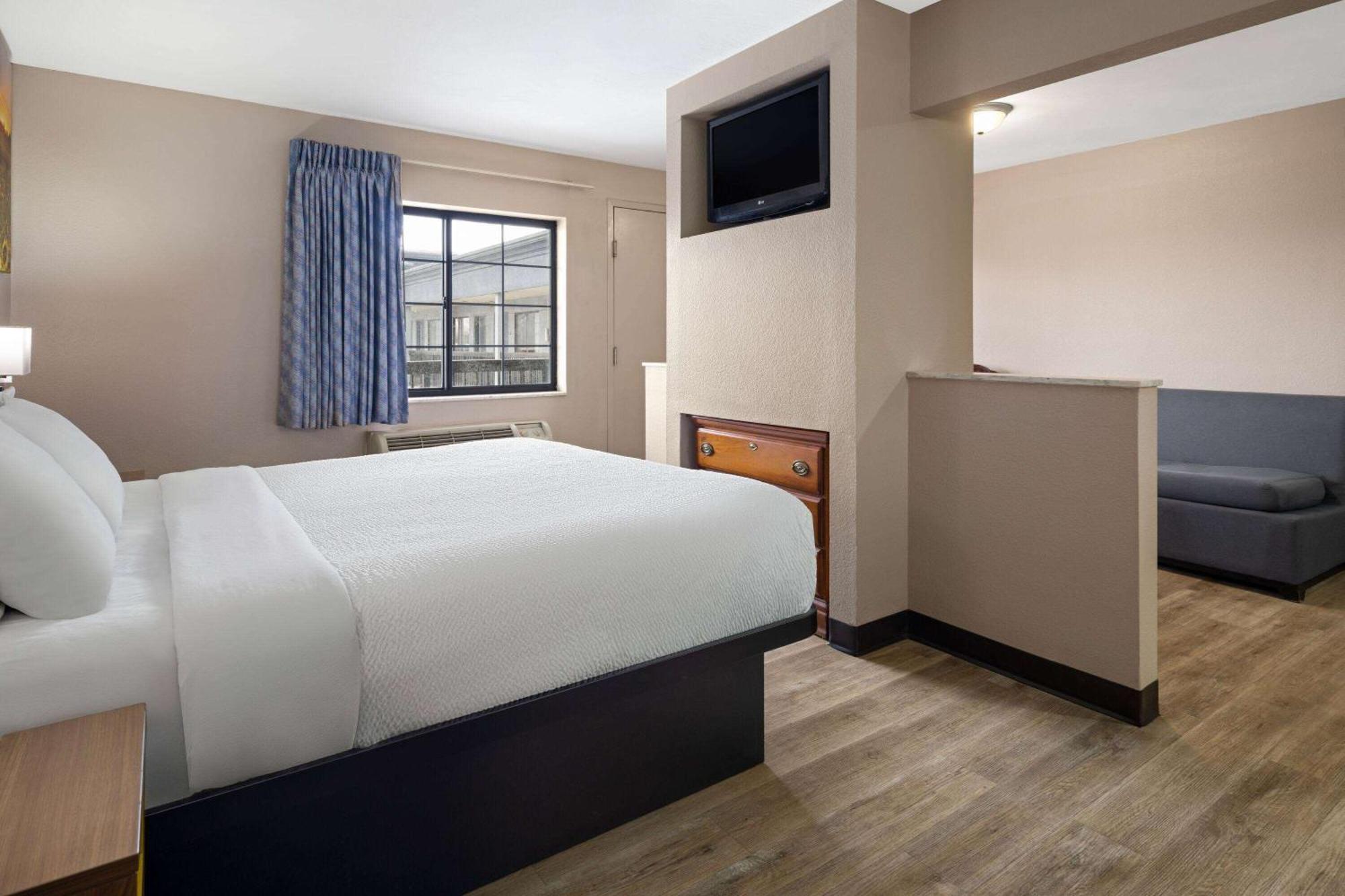 Days Inn & Suites By Wyndham Kokomo Buitenkant foto