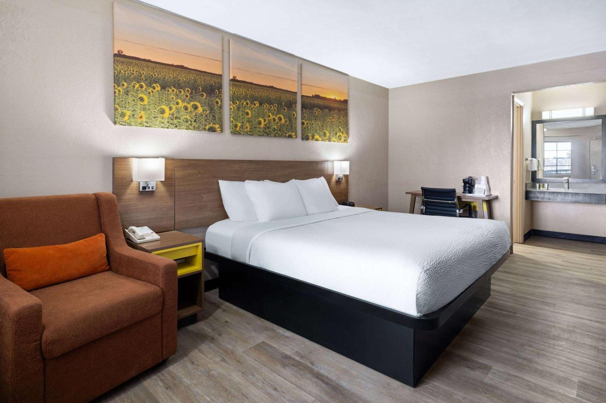 Days Inn & Suites By Wyndham Kokomo Buitenkant foto