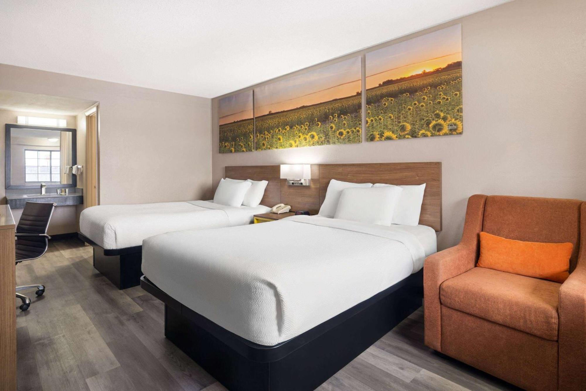 Days Inn & Suites By Wyndham Kokomo Buitenkant foto
