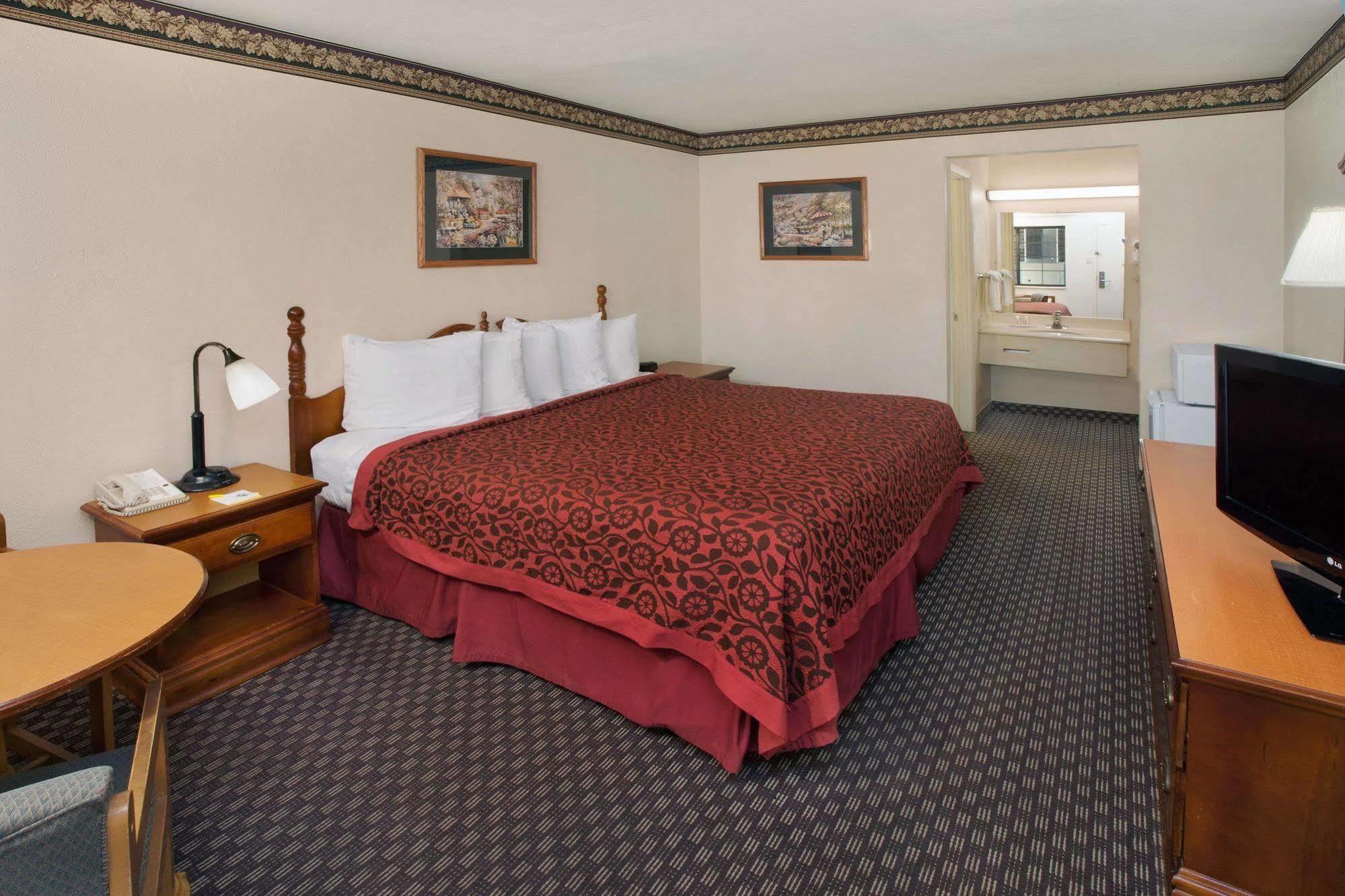 Days Inn & Suites By Wyndham Kokomo Buitenkant foto